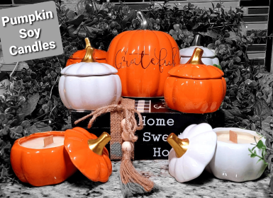 Pumpkin shaped soy wax candle (Scent: Pumpkin Caramel Crunch, Color: White)