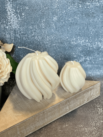 Ribbed Twirl Candle (Scent: Rose Petals, size: small)