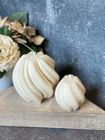 Ribbed Twirl Candle (Scent: Rose Petals, size: large)