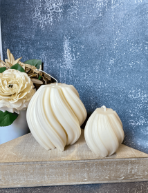 Ribbed Twirl Candle (Scent: Day at the Spa, size: large)